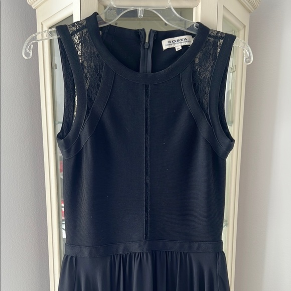 Elegant Black Sleeveless Dress - Picture 2 of 4